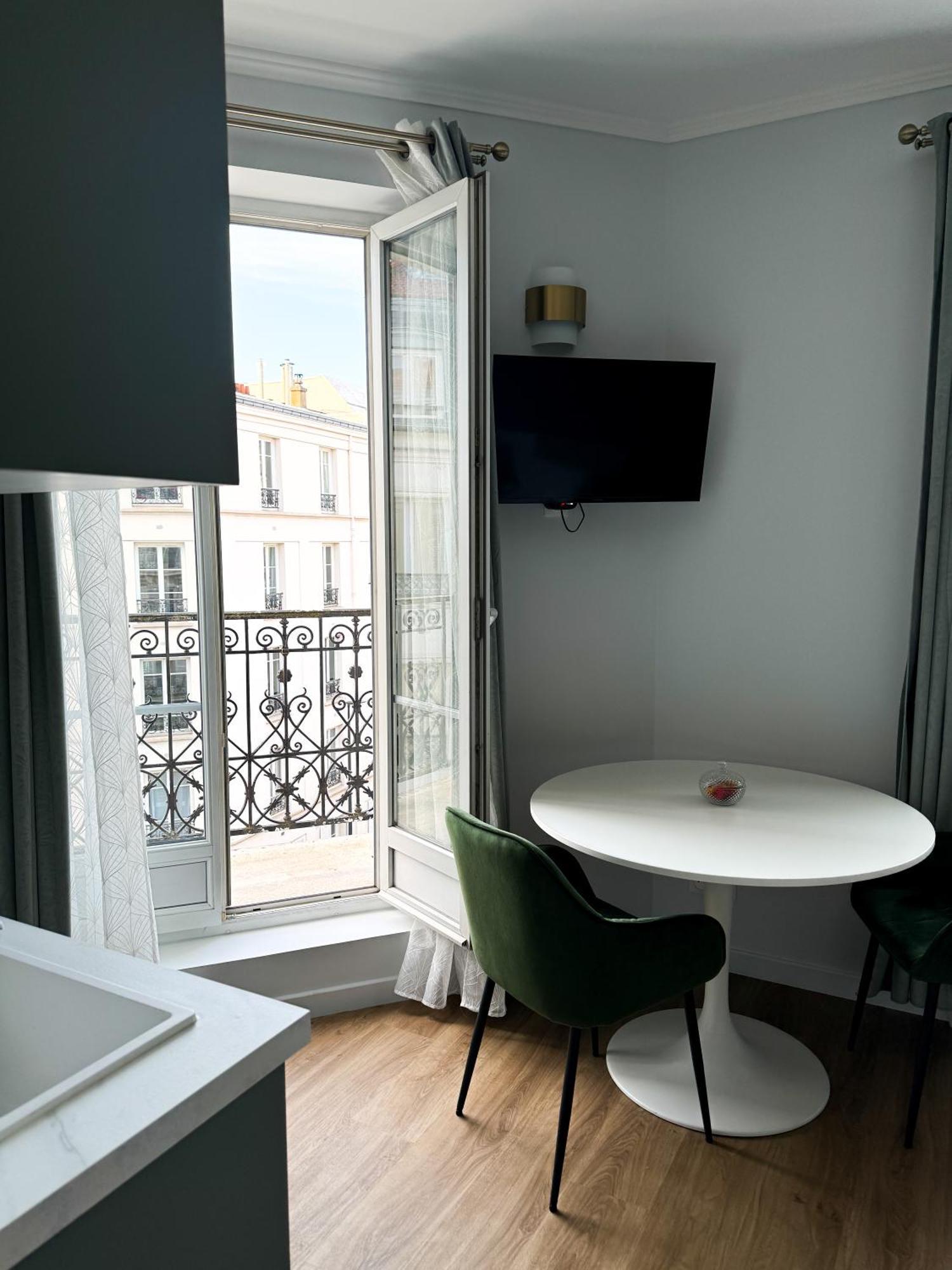 Studio De Charme Parisien Levallois-Perret Exterior photo